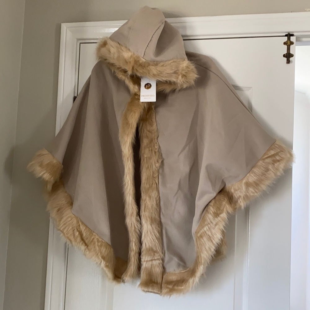 Women’s Cape coat with fur Trim